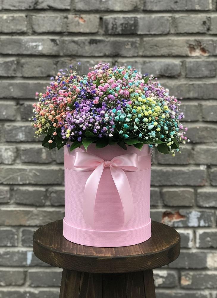 Цветочная композиция из Гипсофила и Розы в шляпной коробке в Спокойной