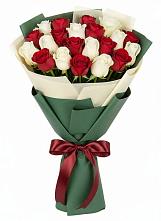 Букет Микс из красных и белых роз в Спокойной