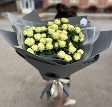 Букет Белые кустовые розы Солинеро в Спокойной