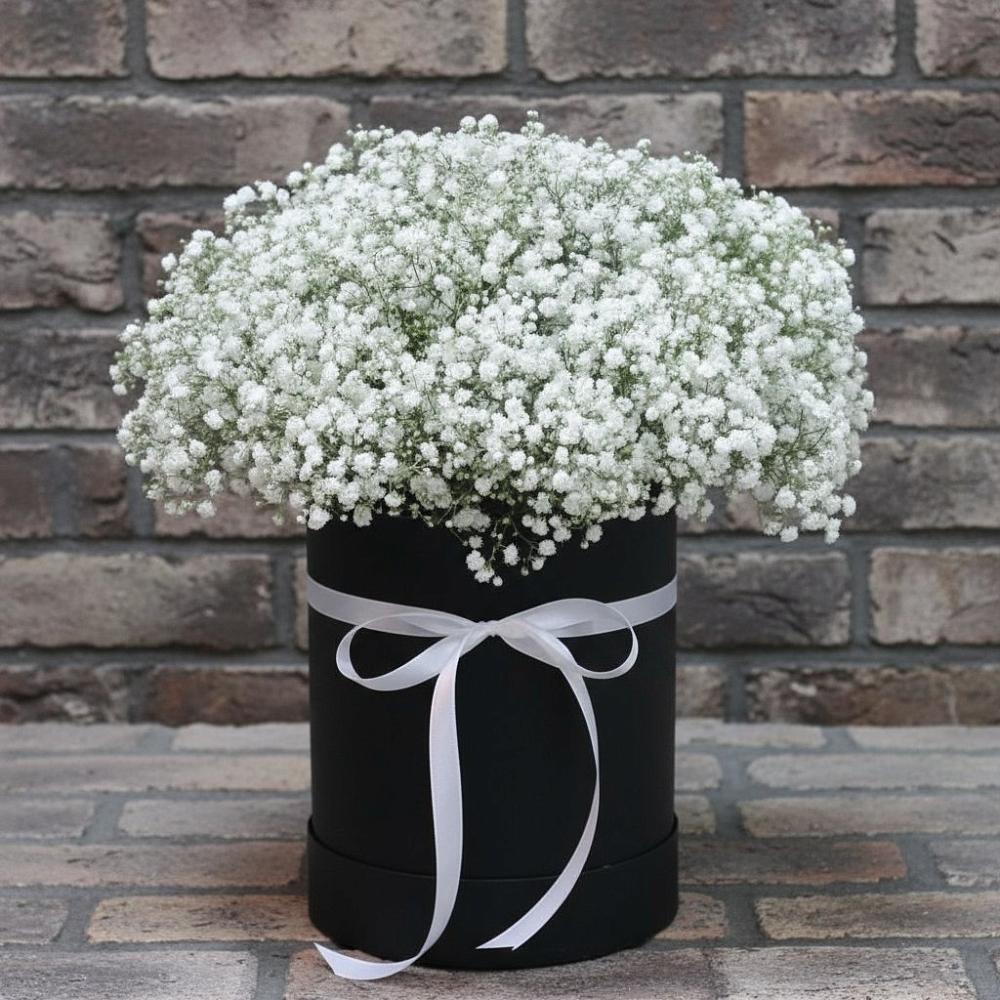 Цветочная композиция из Гипсофила в шляпной коробке в Спокойной