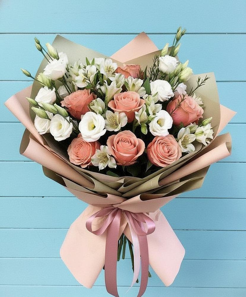 Букет цветов из: Розы, Альстромерии и Лизиантусы в Спокойной