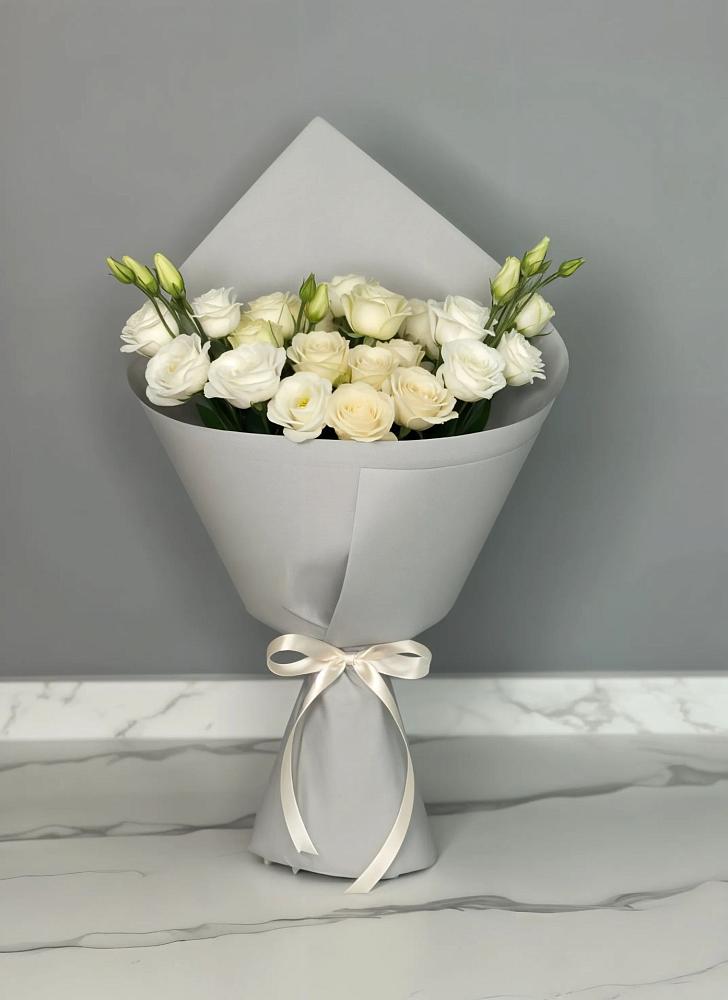 Букет цветов из: Розы и Лизиантусы в Спокойной