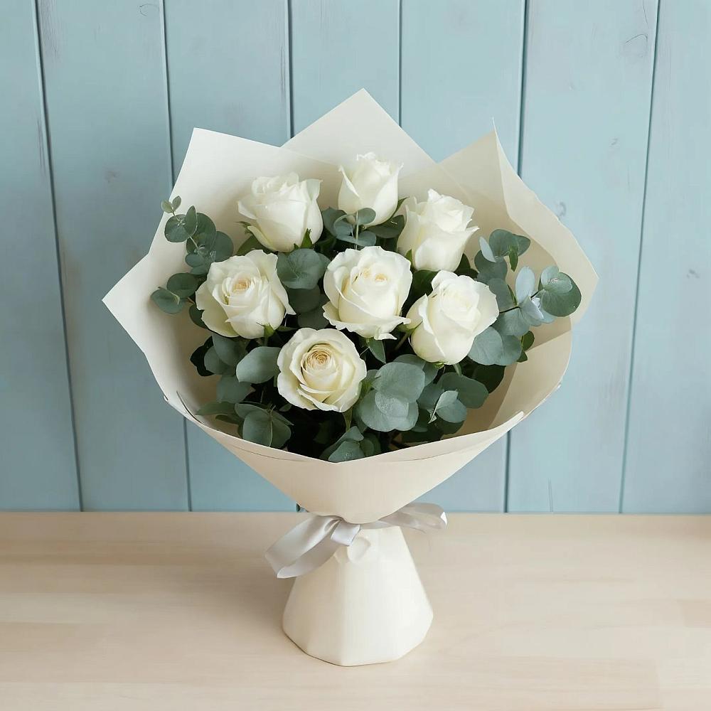 Букет Белые розы в Эвкалипте в Спокойной