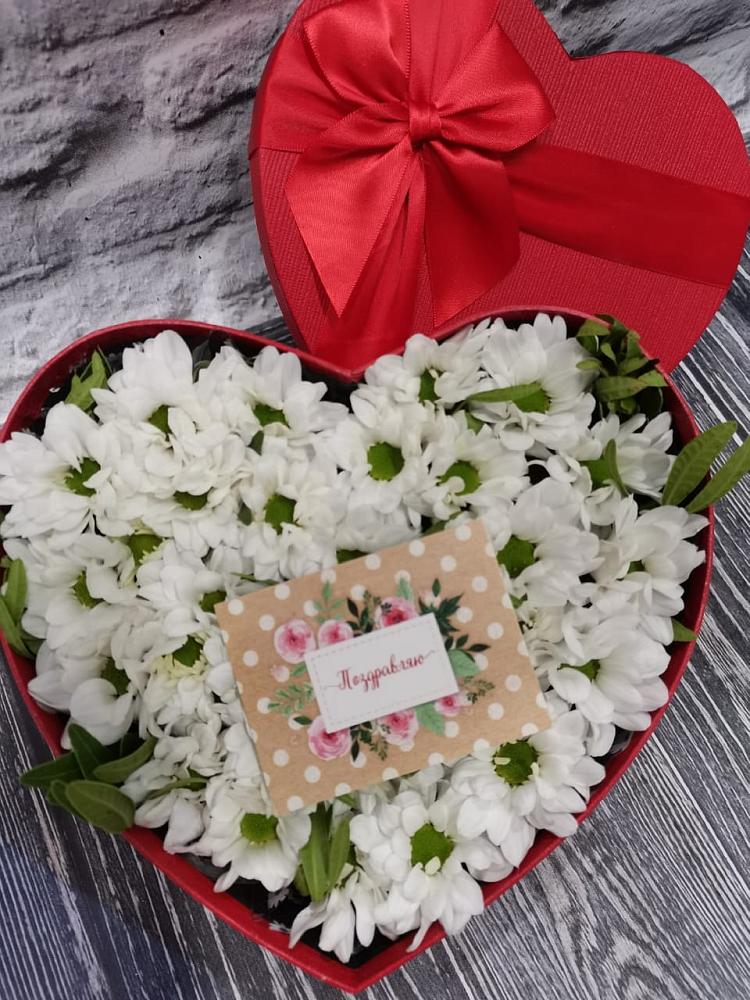 Цветочная композиция из Хризантемы в виде сердца в Спокойной