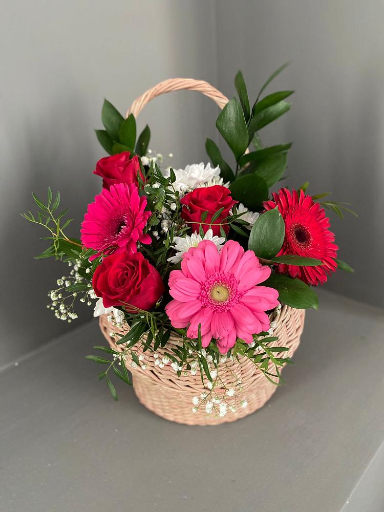 Цветочная композиция из Розы, Хризантемы и Герберы в корзине в Спокойной