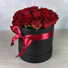 Цветочная композиция из Розы в шляпной коробке в Спокойной