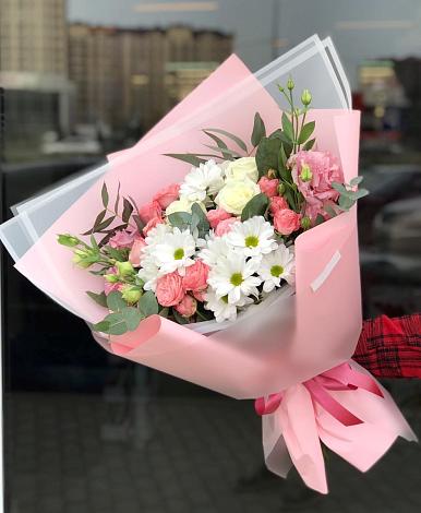 Букет цветов из: Розы, Лизиантусы и Хризантемы в Спокойной