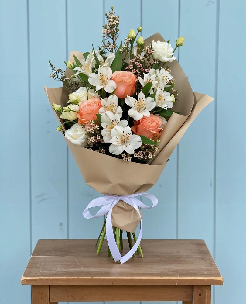 Букет цветов из: Альстромерии, Лизиантусы, Розы и Хризантемы в Спокойной