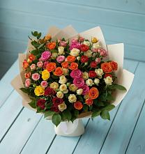 Букет Микс из разноцветных кустовых роз в Спокойной